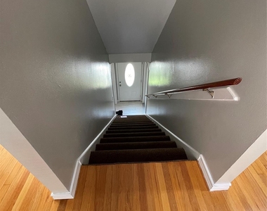 4122 Drake Street - Photo Thumbnail 9
