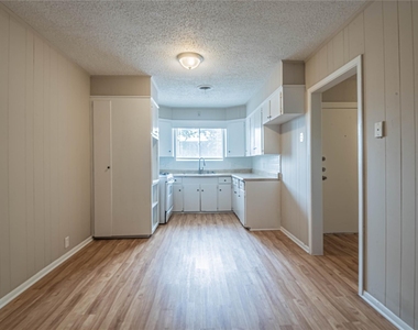 203 Beatrice Street - Photo Thumbnail 6