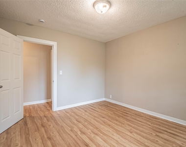 203 Beatrice Street - Photo Thumbnail 11