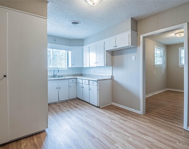 203 Beatrice Street - Photo Thumbnail 7