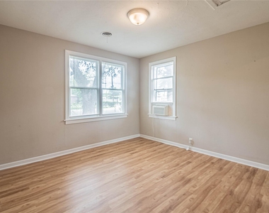203 Beatrice Street - Photo Thumbnail 12