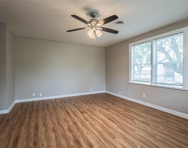 203 Beatrice Street - Photo Thumbnail 4