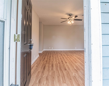 203 Beatrice Street - Photo Thumbnail 3