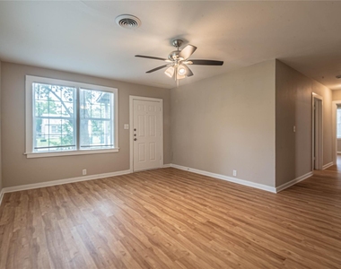 203 Beatrice Street - Photo Thumbnail 5
