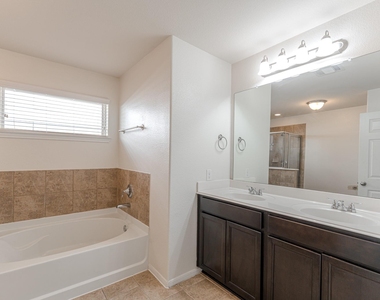 13527 Vista De Oro Street - Photo Thumbnail 24