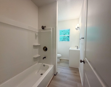 202 Second - Photo Thumbnail 8