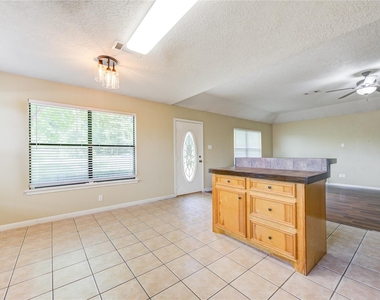 9550 Thousand Oaks Loop - Photo Thumbnail 16