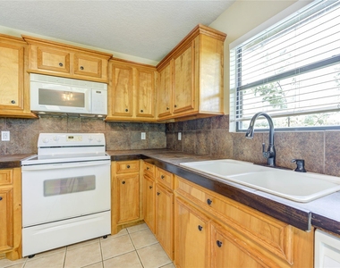 9550 Thousand Oaks Loop - Photo Thumbnail 14