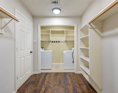 9550 Thousand Oaks Loop - Photo Thumbnail 24