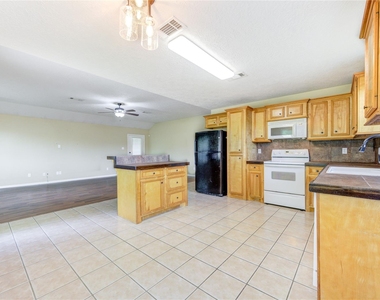 9550 Thousand Oaks Loop - Photo Thumbnail 12