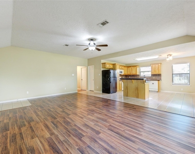 9550 Thousand Oaks Loop - Photo Thumbnail 8
