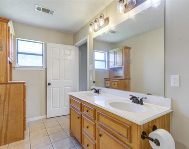 9550 Thousand Oaks Loop - Photo Thumbnail 23
