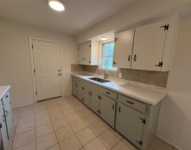 223 Belmont Street - Photo Thumbnail 3
