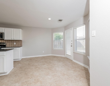 3330 Legends Mill Drive - Photo Thumbnail 6