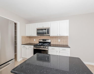 3330 Legends Mill Drive - Photo Thumbnail 7