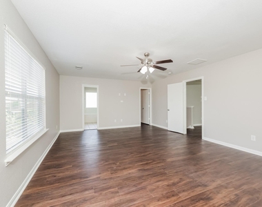 3330 Legends Mill Drive - Photo Thumbnail 10