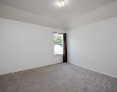 2719 Mossy Log Court - Photo Thumbnail 42