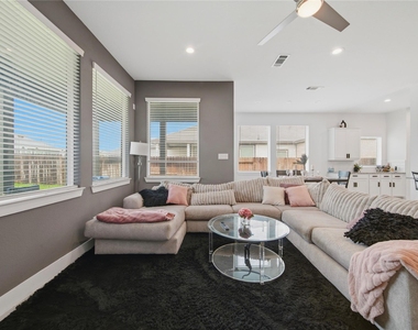 4512 Bartagrass Drive - Photo Thumbnail 8
