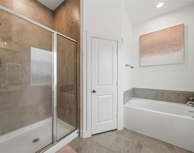 4512 Bartagrass Drive - Photo Thumbnail 19