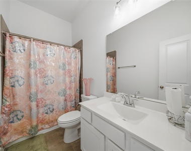4512 Bartagrass Drive - Photo Thumbnail 12