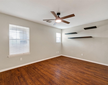 3934 Brook Garden Lane - Photo Thumbnail 15
