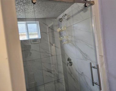 4111 Knoll Glen Drive - Photo Thumbnail 16