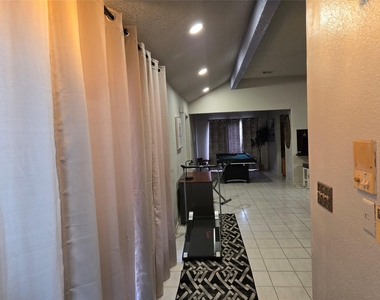 4111 Knoll Glen Drive - Photo Thumbnail 5