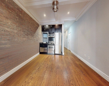 212 East 25th Street - Photo Thumbnail 3