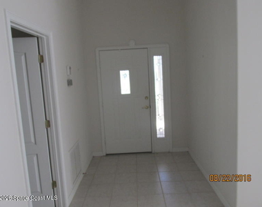 1610 Lago Mar Drive - Photo Thumbnail 3