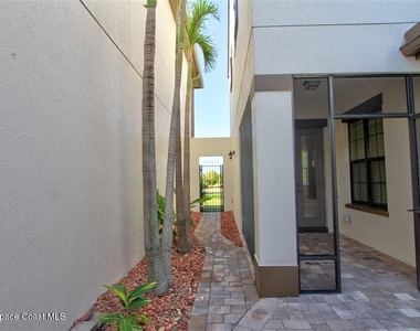 8810 Napolo Drive - Photo Thumbnail 12