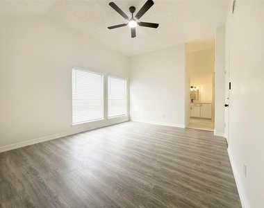 9843 Stableway Drive - Photo Thumbnail 25