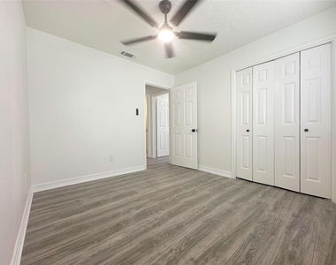 9843 Stableway Drive - Photo Thumbnail 21