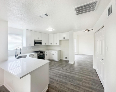 9843 Stableway Drive - Photo Thumbnail 9