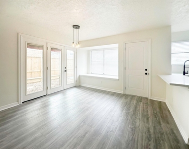 9843 Stableway Drive - Photo Thumbnail 13
