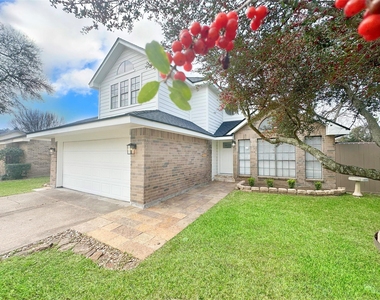 9843 Stableway Drive - Photo Thumbnail 2
