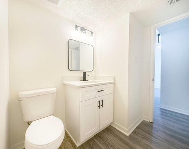 9843 Stableway Drive - Photo Thumbnail 14
