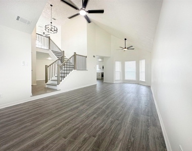 9843 Stableway Drive - Photo Thumbnail 5