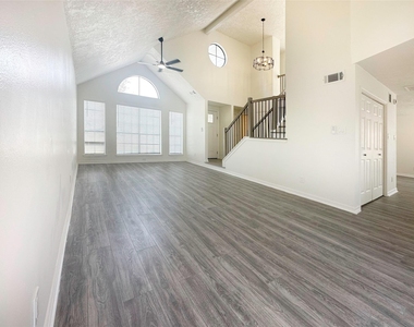 9843 Stableway Drive - Photo Thumbnail 6