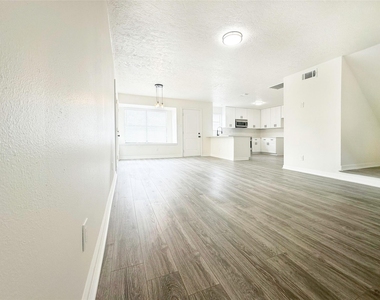 9843 Stableway Drive - Photo Thumbnail 10
