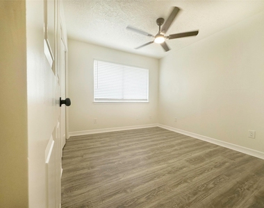 9843 Stableway Drive - Photo Thumbnail 20