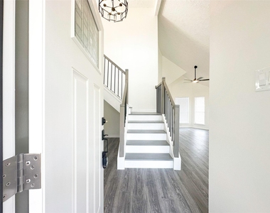 9843 Stableway Drive - Photo Thumbnail 3