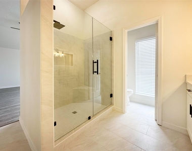 9843 Stableway Drive - Photo Thumbnail 28