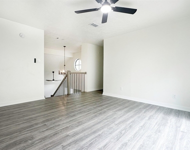 9843 Stableway Drive - Photo Thumbnail 17