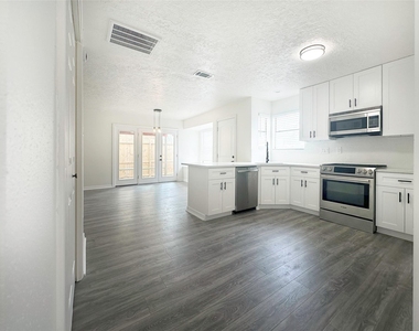 9843 Stableway Drive - Photo Thumbnail 7