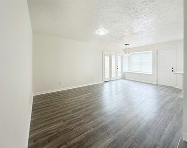 9843 Stableway Drive - Photo Thumbnail 11