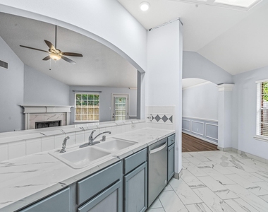 15007 Changing Oak Ridge Court - Photo Thumbnail 11