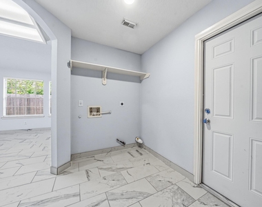 15007 Changing Oak Ridge Court - Photo Thumbnail 24