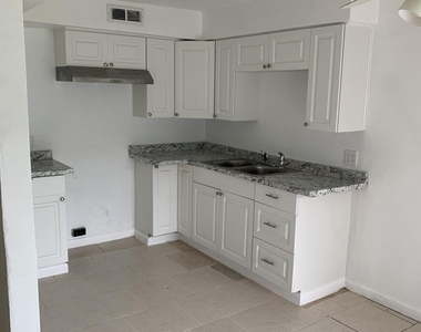 180 Minna Lane - Photo Thumbnail 3