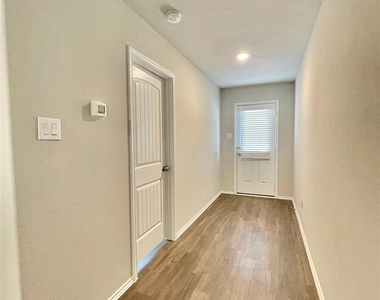 126 E Ash St - Photo Thumbnail 14