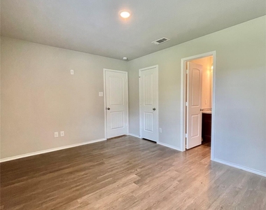 126 E Ash St - Photo Thumbnail 15